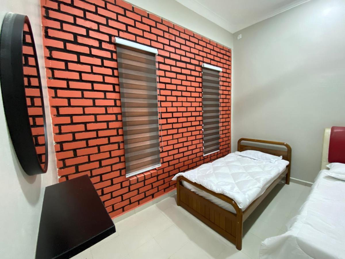 Sasuka Guesthouse Marang Esterno foto