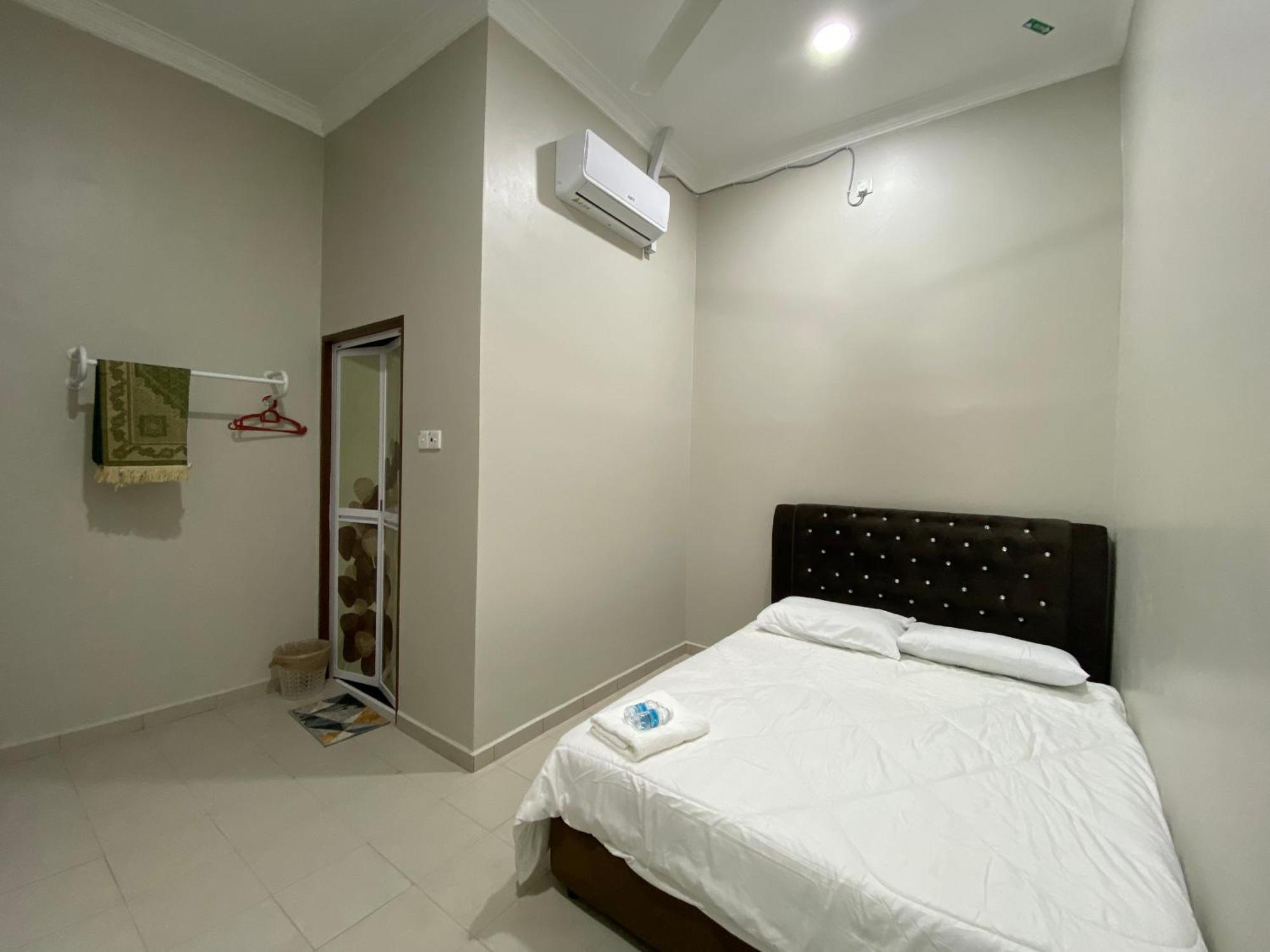Sasuka Guesthouse Marang Esterno foto
