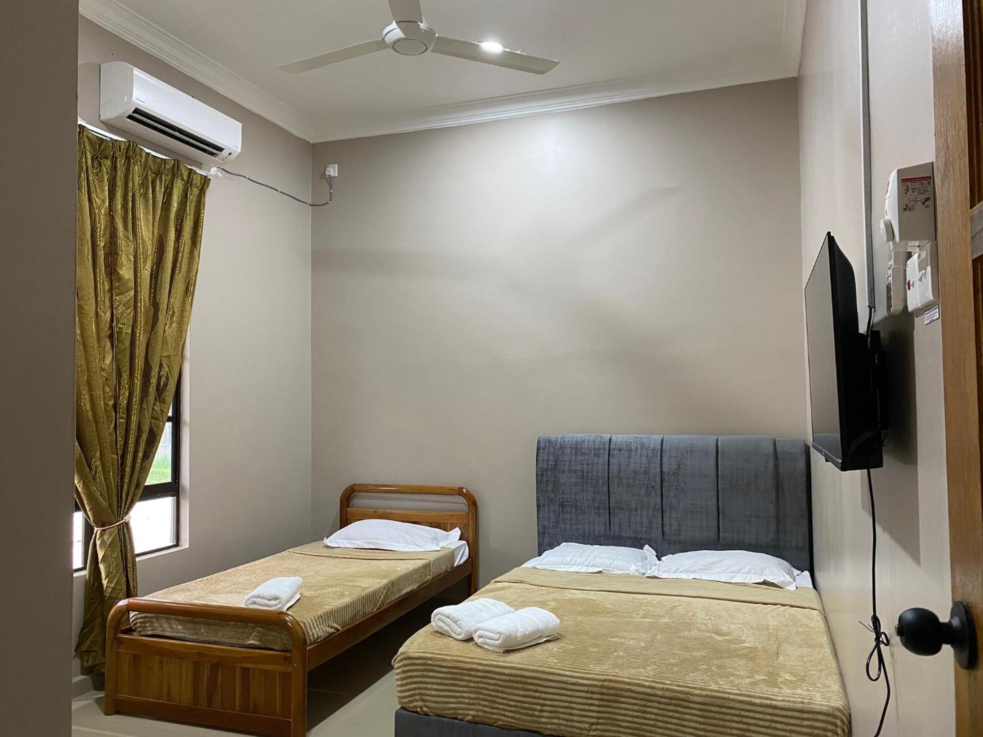 Sasuka Guesthouse Marang Esterno foto